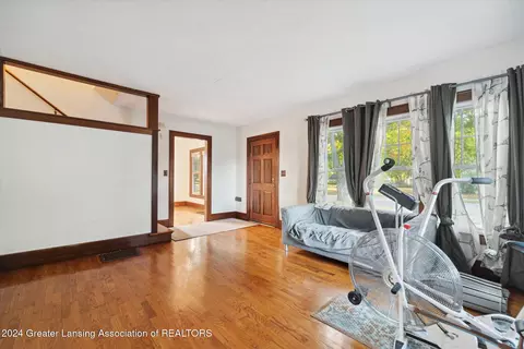 Living - 601 Ridgewood Ave, Lansing, MI 48910 photo 2 of 2