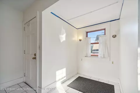 Entry Way - 601 Ridgewood Ave, Lansing, MI 48910 photo 2 of 2