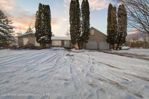 13707 Oneida Rd, Grand Ledge, MI 48837