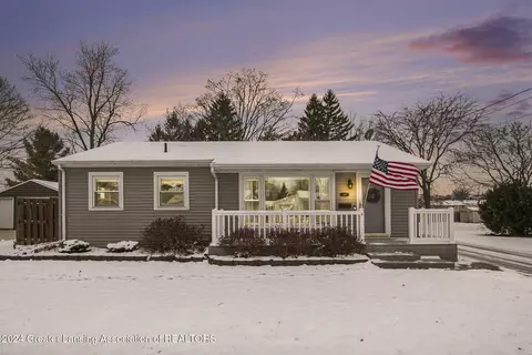 504 S Kibbee St, Saint Johns, MI 48879