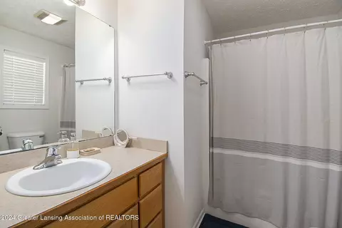 Bath - 4538 Bison Dr, Holt, MI 48842 photo 1 of 2