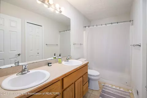 Bath - 4538 Bison Dr, Holt, MI 48842 photo 2 of 2