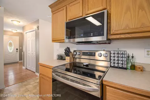 Entry Way - 4538 Bison Dr, Holt, MI 48842 photo 2 of 2