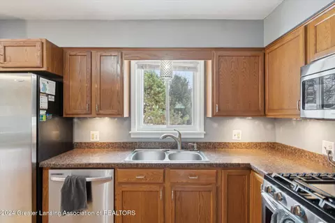 Kitchen - 6401 Marscot Dr, Lansing, MI 48911 photo 3 of 4