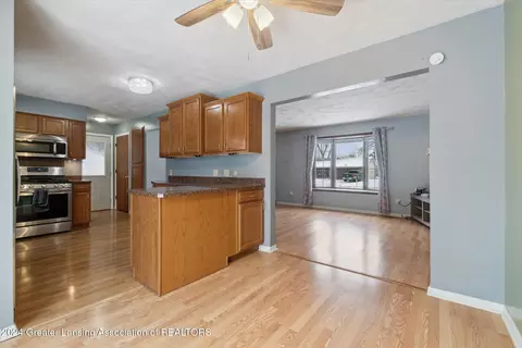 Entry Way - 6401 Marscot Dr, Lansing, MI 48911 photo 2 of 2