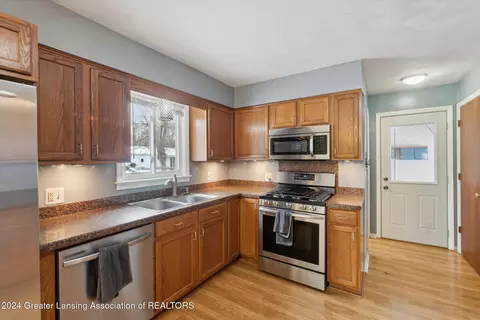 Kitchen - 6401 Marscot Dr, Lansing, MI 48911 photo 2 of 4