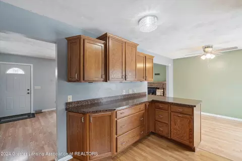Kitchen - 6401 Marscot Dr, Lansing, MI 48911 photo 4 of 4