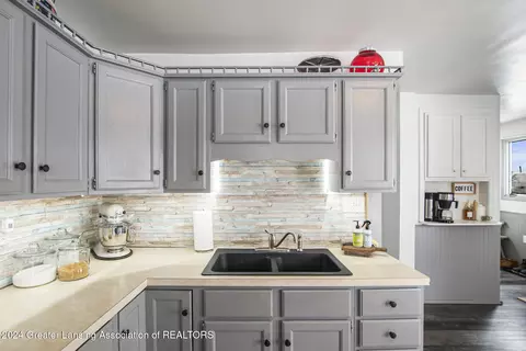 605 S Maple Ave, Maple Rapids, MI 48853 photo 8