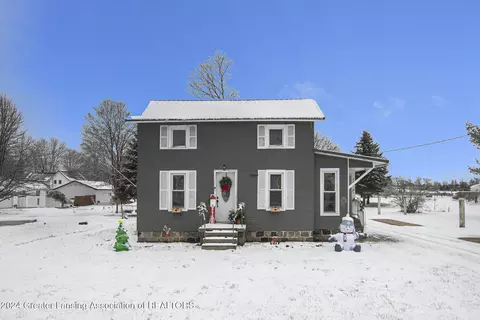 605 S Maple Ave, Maple Rapids, MI 48853 photo 2