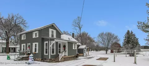 605 S Maple Ave, Maple Rapids, MI 48853