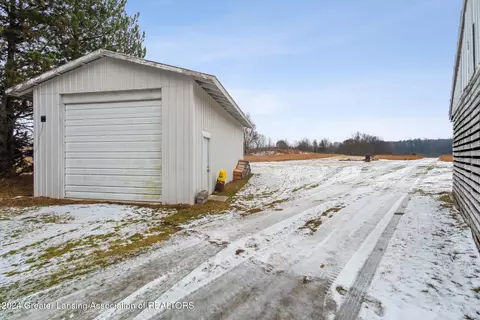 Exterior - 1798 E Maple Rapids Rd, Saint Johns, MI 48879 photo 4 of 8