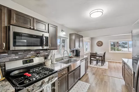 Kitchen - 1798 E Maple Rapids Rd, Saint Johns, MI 48879 photo 3 of 4