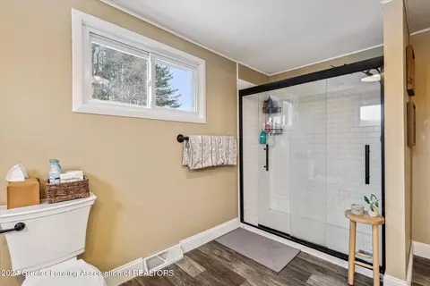 Bath - 1798 E Maple Rapids Rd, Saint Johns, MI 48879 photo 2 of 2