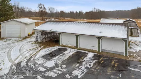 Exterior - 1798 E Maple Rapids Rd, Saint Johns, MI 48879 photo 6 of 8