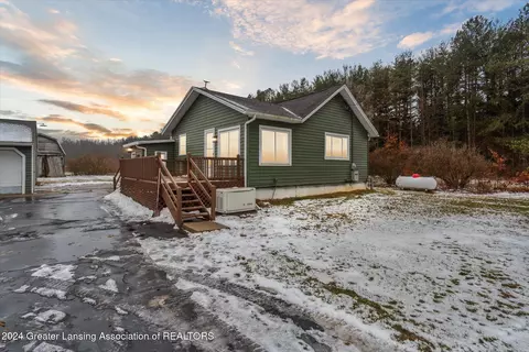 Exterior - 1798 E Maple Rapids Rd, Saint Johns, MI 48879 photo 7 of 8