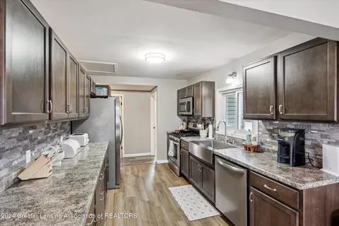 Entry Way - 1798 E Maple Rapids Rd, Saint Johns, MI 48879 photo 2 of 2
