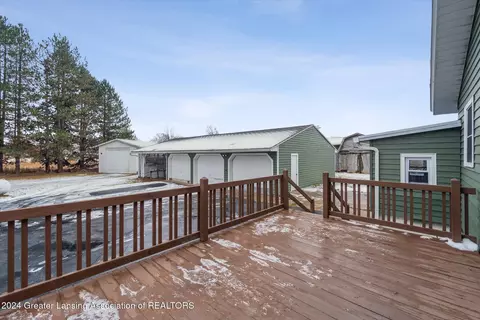 Exterior - 1798 E Maple Rapids Rd, Saint Johns, MI 48879 photo 1 of 8
