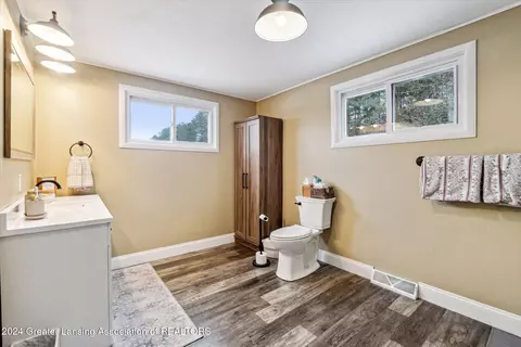 Bath - 1798 E Maple Rapids Rd, Saint Johns, MI 48879 photo 1 of 2