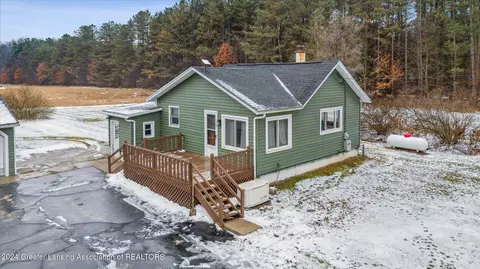 1798 E Maple Rapids Rd, Saint Johns, MI 48879