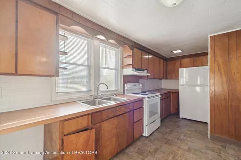 210 E Williams St, Owosso, MI 48867 photo 8