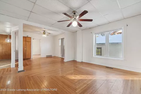 210 E Williams St, Owosso, MI 48867 photo 4