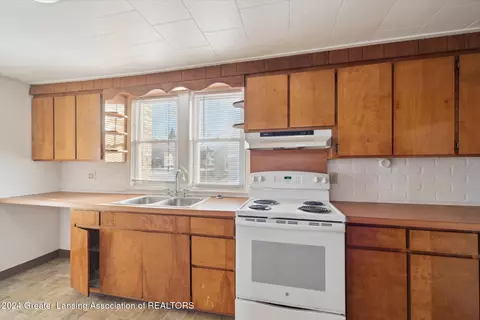 210 E Williams St, Owosso, MI 48867 photo 7