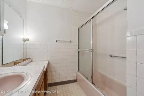 210 E Williams St, Owosso, MI 48867 photo 12