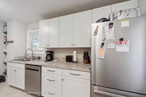 Kitchen - 1135 Hapeman St, Lansing, MI 48915 photo 2 of 3