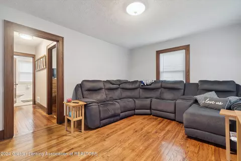 Entry Way - 1135 Hapeman St, Lansing, MI 48915 photo 2 of 3