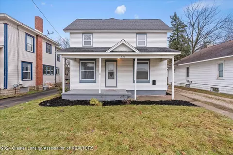 221 S Oliver St, Charlotte, MI 48813