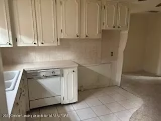 Entry Way - 814 Division Rd, Owosso, MI 48867 photo 2 of 3