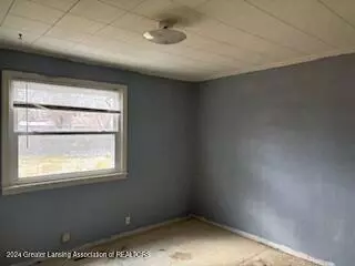 Bedroom - 814 Division Rd, Owosso, MI 48867 photo 2 of 2