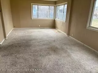 Living - 814 Division Rd, Owosso, MI 48867 photo 2 of 4