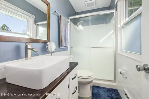 Bath - 13800 Hamersley Dr, Bath, MI 48808 photo 2 of 4
