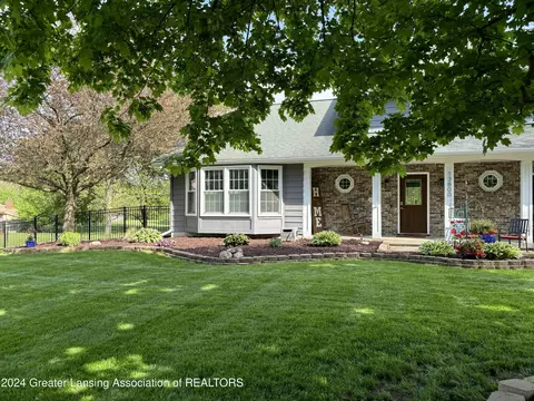 Exterior - 13800 Hamersley Dr, Bath, MI 48808 photo 5 of 7