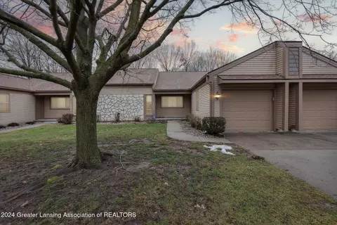 7109 Medallion Dr #22, Lansing, MI 48917