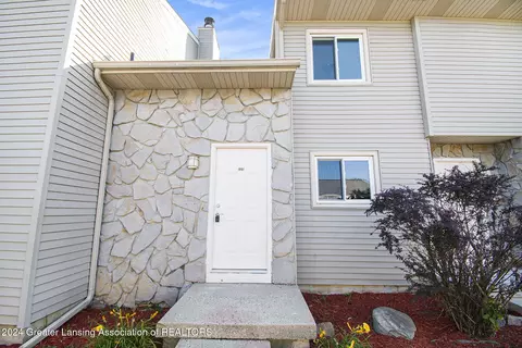 907 Registry Dr #125, Grand Ledge, MI 48837