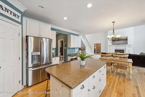 Kitchen - 12742 Ospreys Way, Dewitt, MI 48820 photo 5 of 6