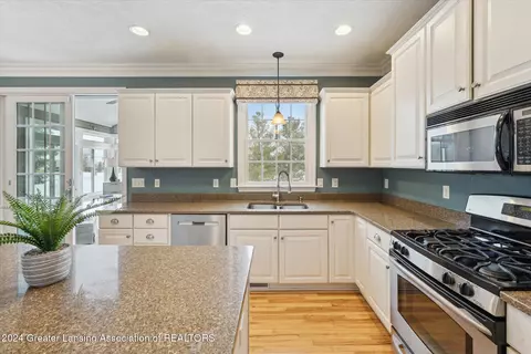 Kitchen - 12742 Ospreys Way, Dewitt, MI 48820 photo 3 of 6