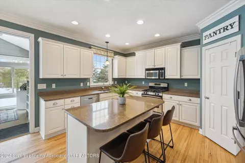 Kitchen - 12742 Ospreys Way, Dewitt, MI 48820 photo 2 of 6