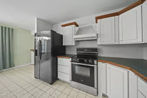 Kitchen - 3325 Luroma Dr, Dewitt, MI 48820 photo 3 of 3