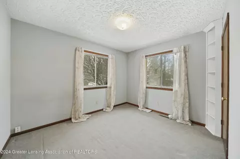 Bedroom - 3325 Luroma Dr, Dewitt, MI 48820 photo 3 of 4