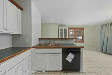 Kitchen - 3325 Luroma Dr, Dewitt, MI 48820 photo 2 of 3