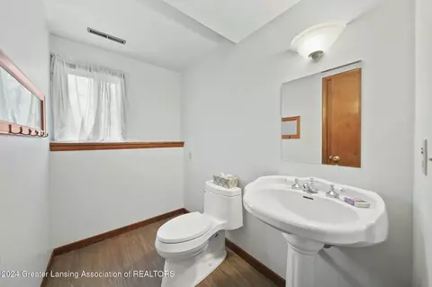 Bath - 3325 Luroma Dr, Dewitt, MI 48820 photo 4 of 4