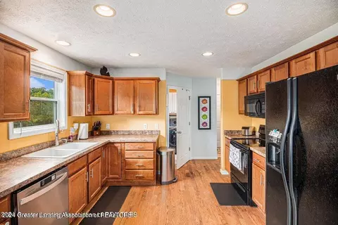 7619 Taragreen Dr, Lansing, MI 48917 photo 9