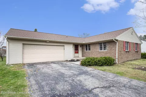 4 Laura Ln, Dewitt, MI 48820