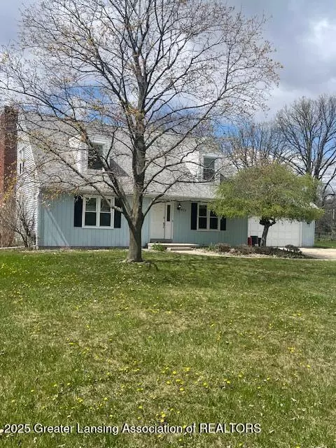 1477 Vancouver Dr, Saginaw, MI 48638