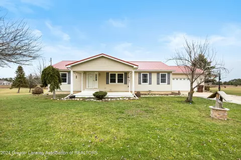 6241 S Forest Hill Rd, Saint Johns, MI 48879