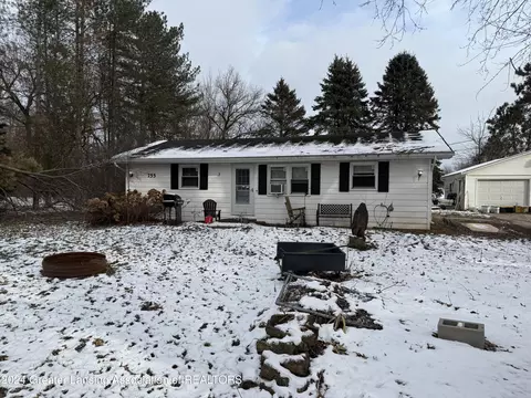 755 Ewers Rd, Leslie, MI 49251