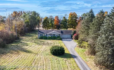 9110 Meadow Ln, Eaton Rapids, MI 48827